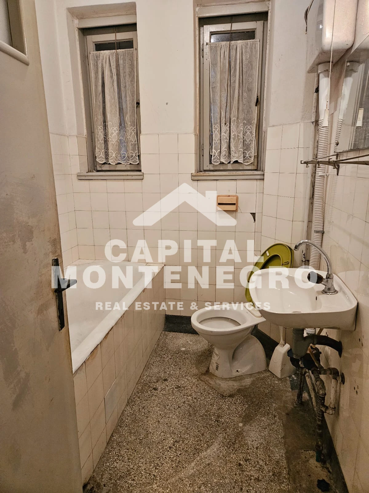 apartment-near-municipality-4